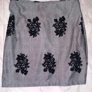 Woman mini embroidery skirt